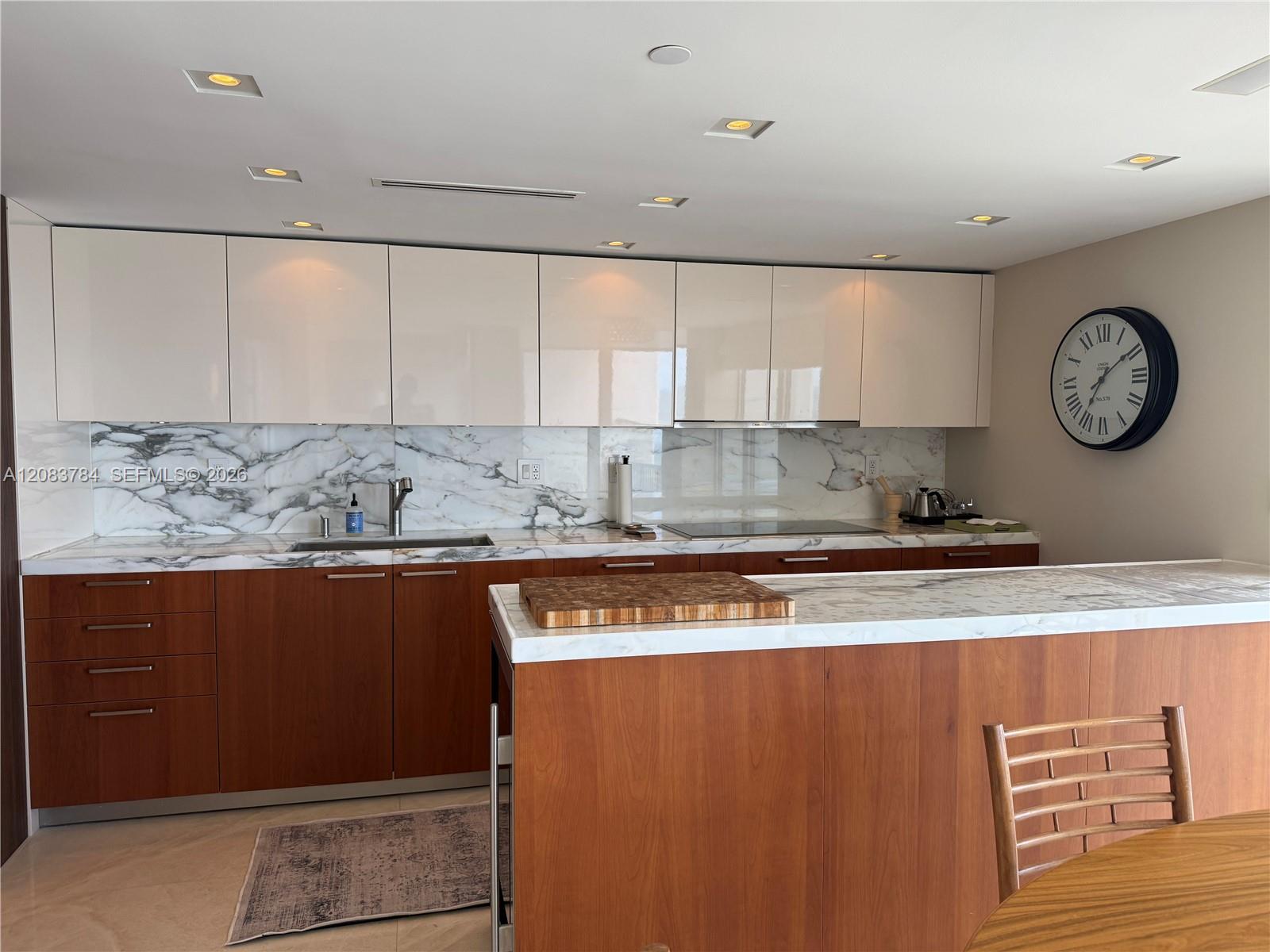 881 Ocean Drive 25e Property Photo 15