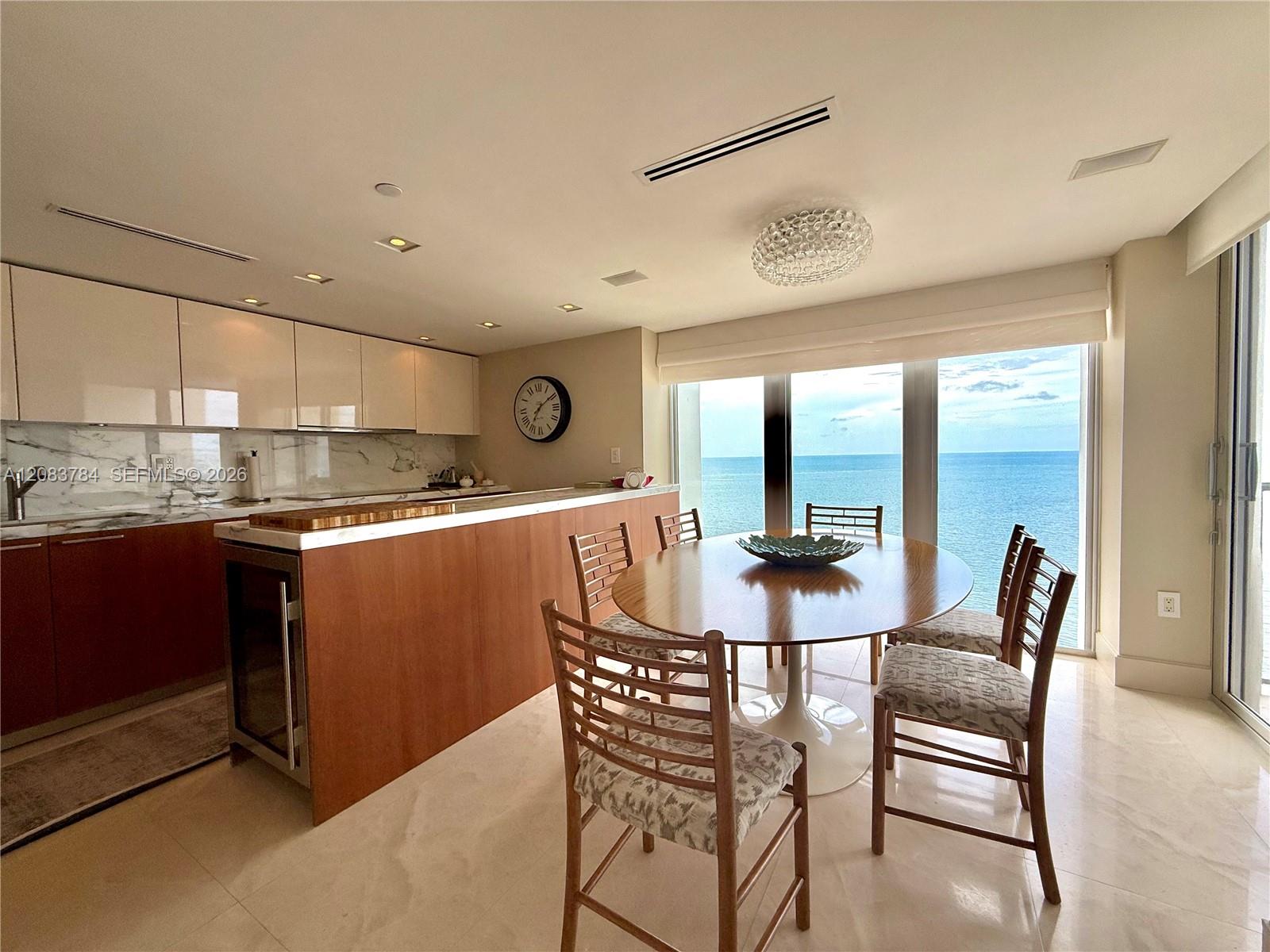 881 Ocean Drive 25e Property Photo 16