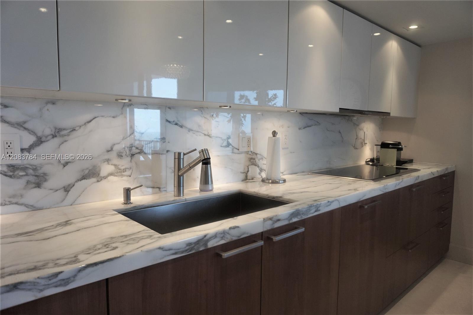 881 Ocean Drive 25e Property Photo 18