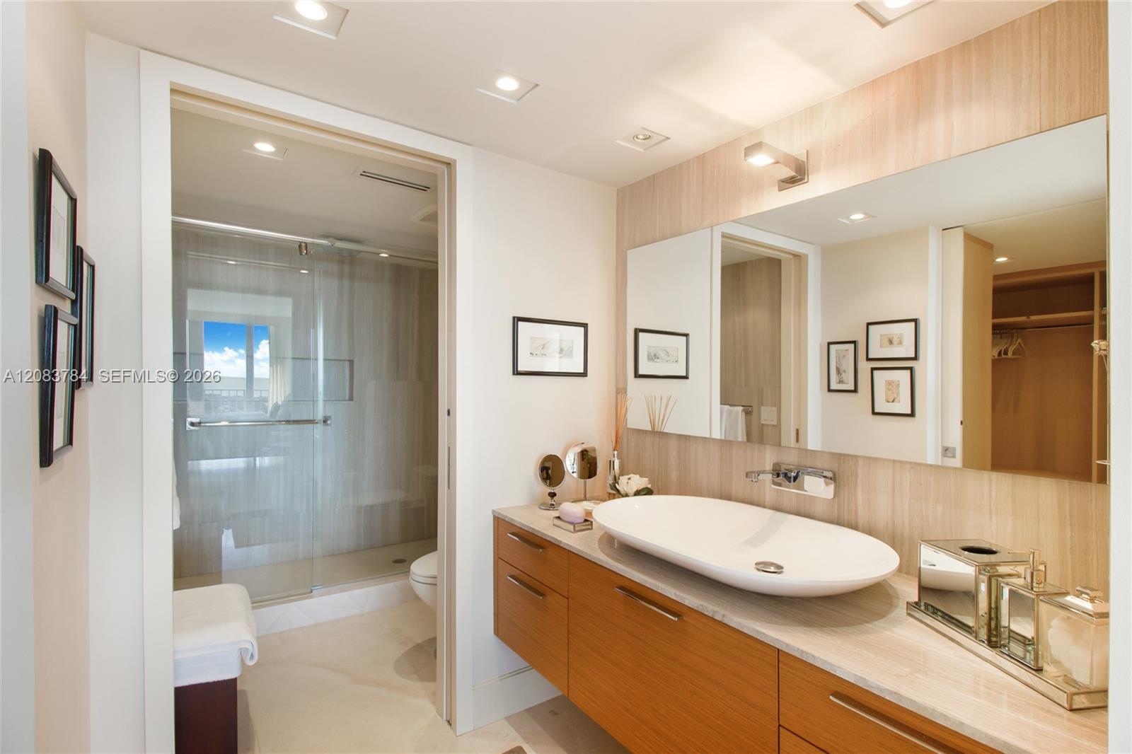 881 Ocean Drive 25e Property Photo 23
