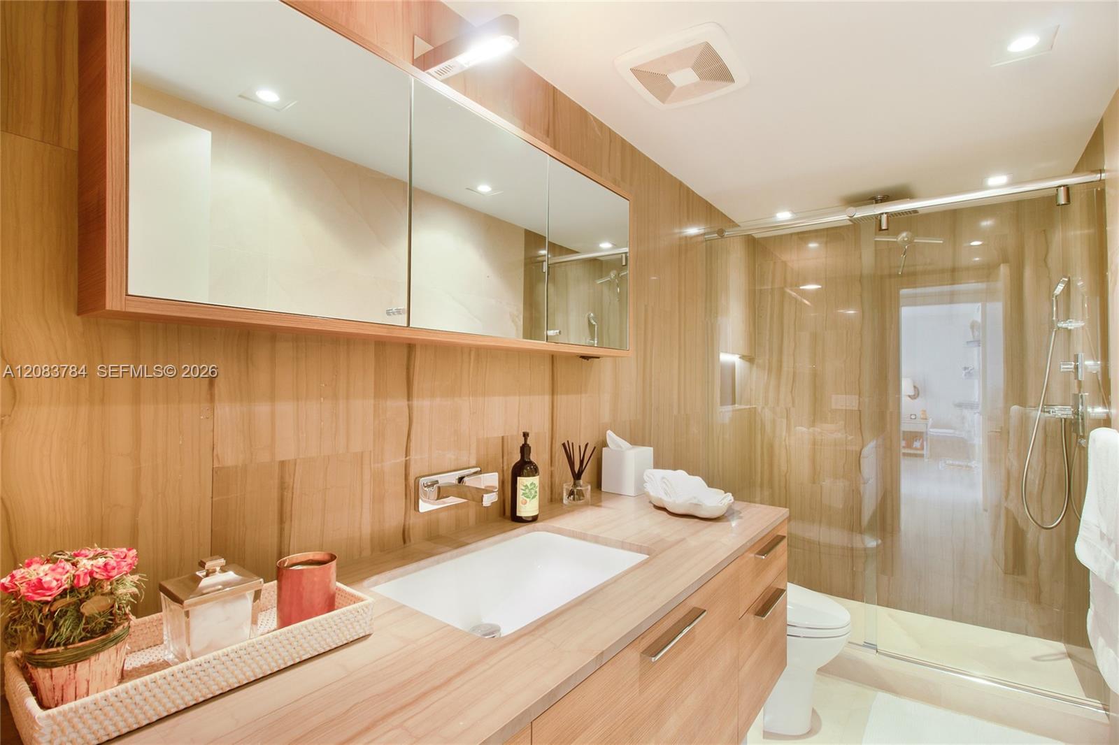 881 Ocean Drive 25e Property Photo 27