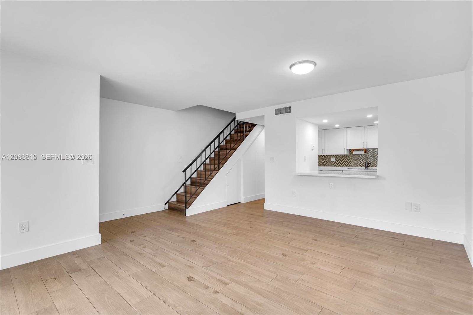 A12083815 Property Photo 4