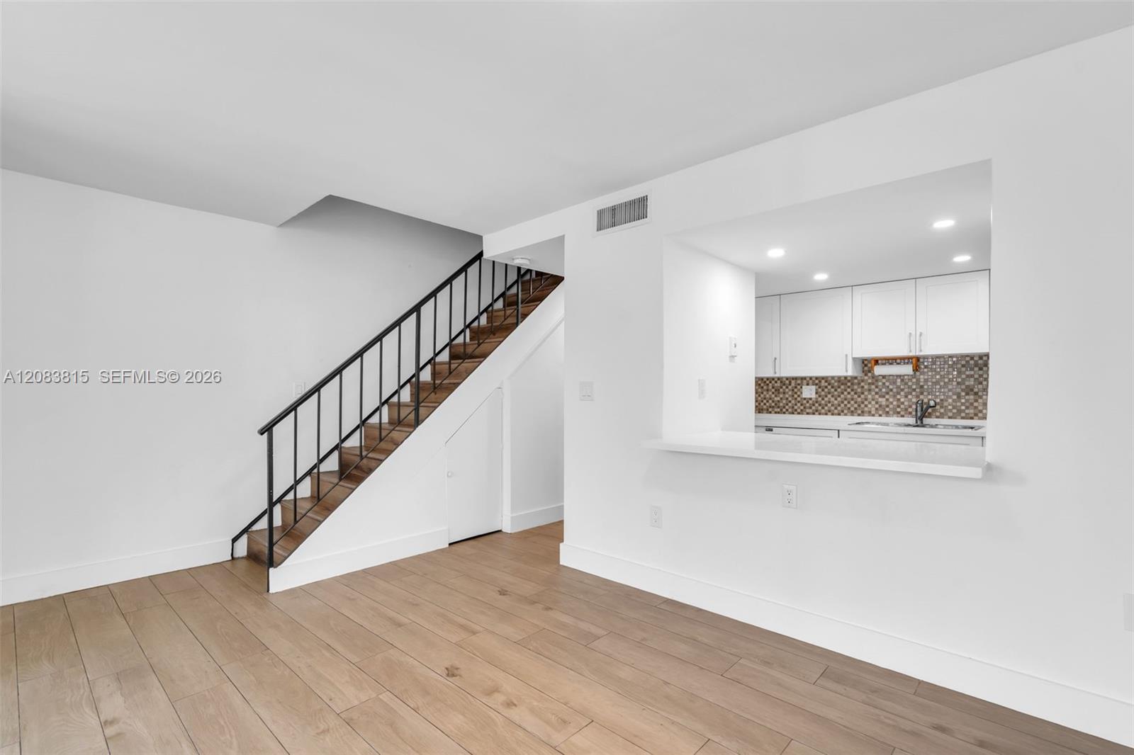 A12083815 Property Photo 6