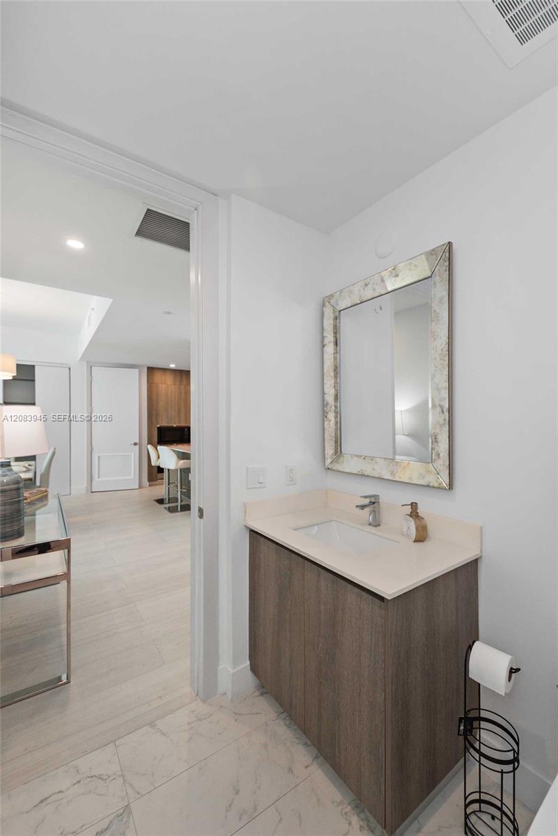 17550 Collins Avenue 1403 Property Photo 13
