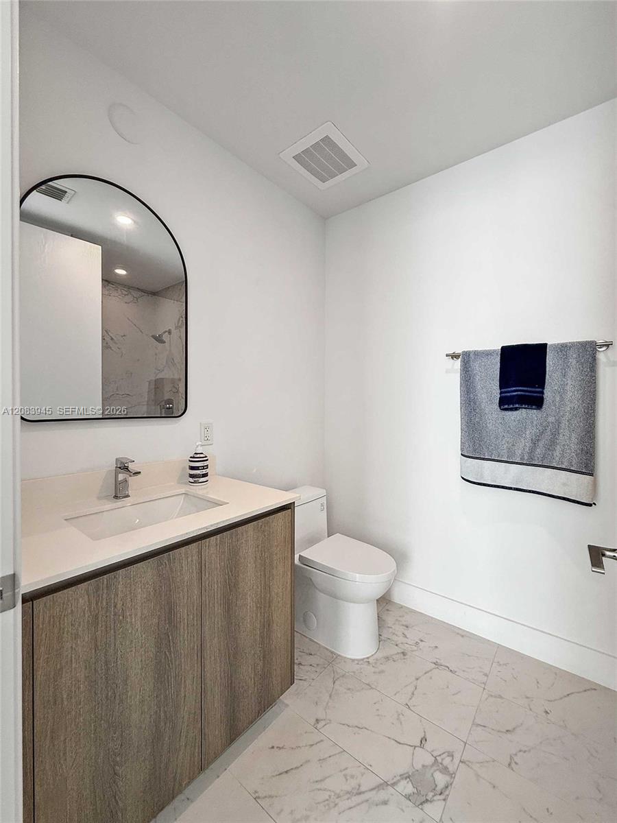 17550 Collins Avenue 1403 Property Photo 29