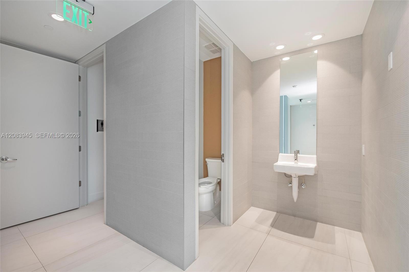 17550 Collins Avenue 1403 Property Photo 58