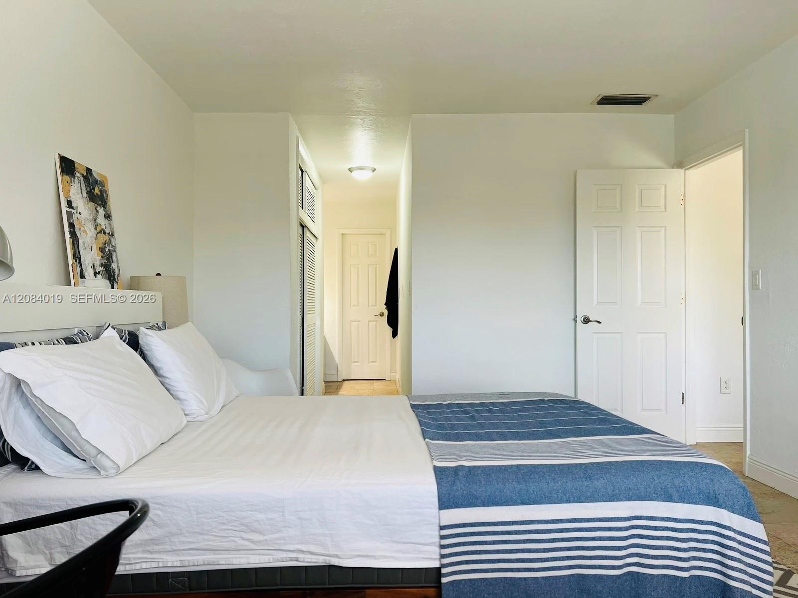 A12084019 Property Photo 13