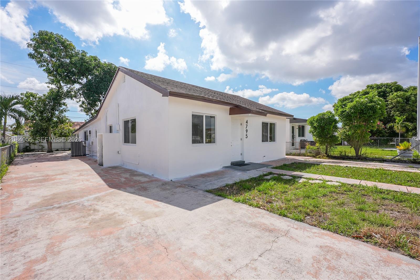 4795 E 8th Court Property Photo 4