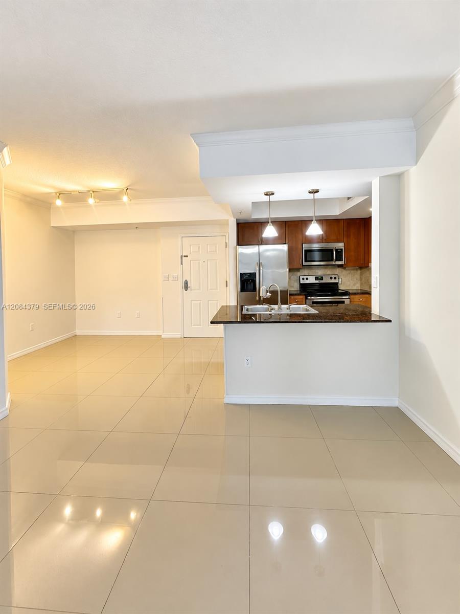 2000 N Bayshore Drive 317 Property Photo 4