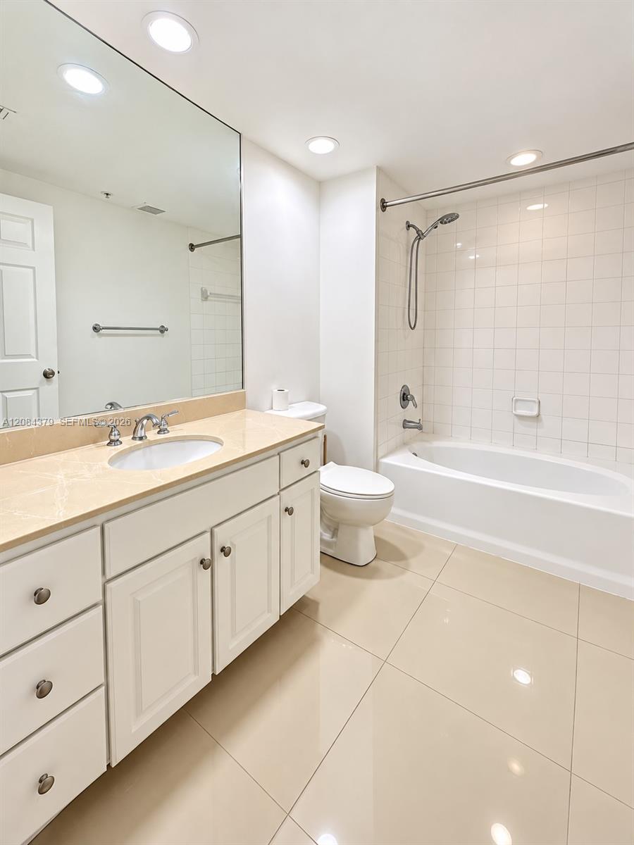 2000 N Bayshore Drive 317 Property Photo 8