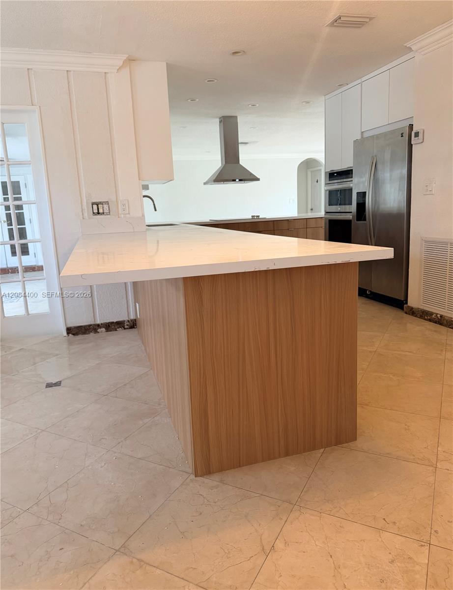 A12084400 Property Photo 3