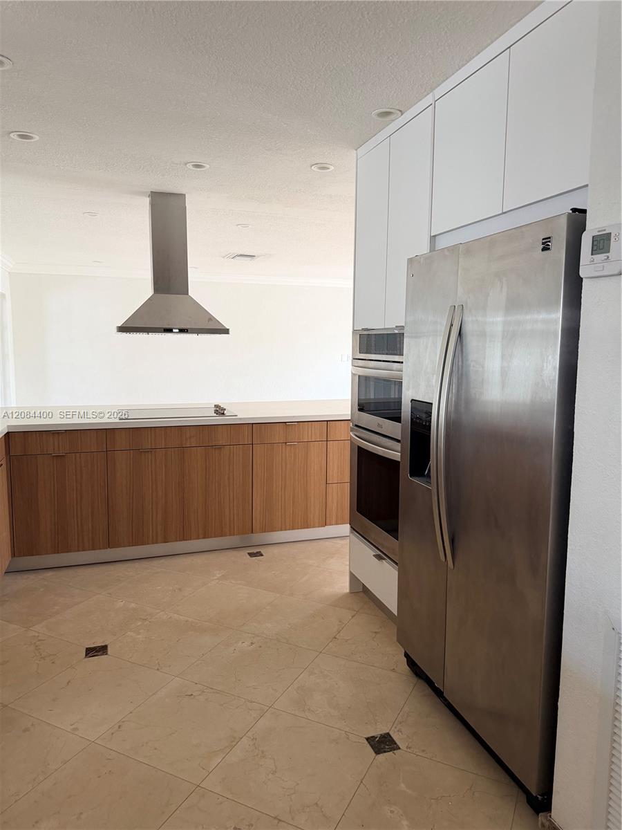 A12084400 Property Photo 5
