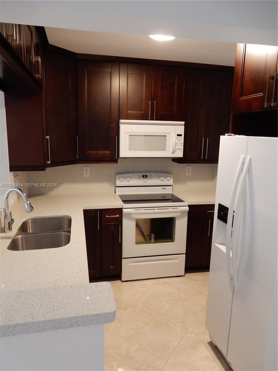 5051 W Oakland Park Boulevard 302 Property Photo 4