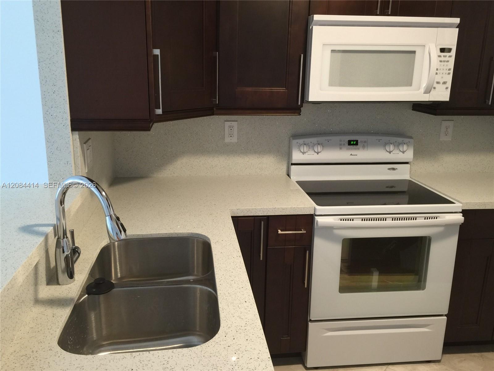 5051 W Oakland Park Boulevard 302 Property Photo 6