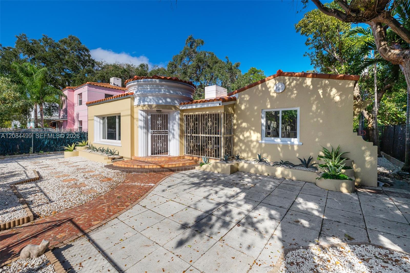 571 NE 64th Street Studio Property Photo 1