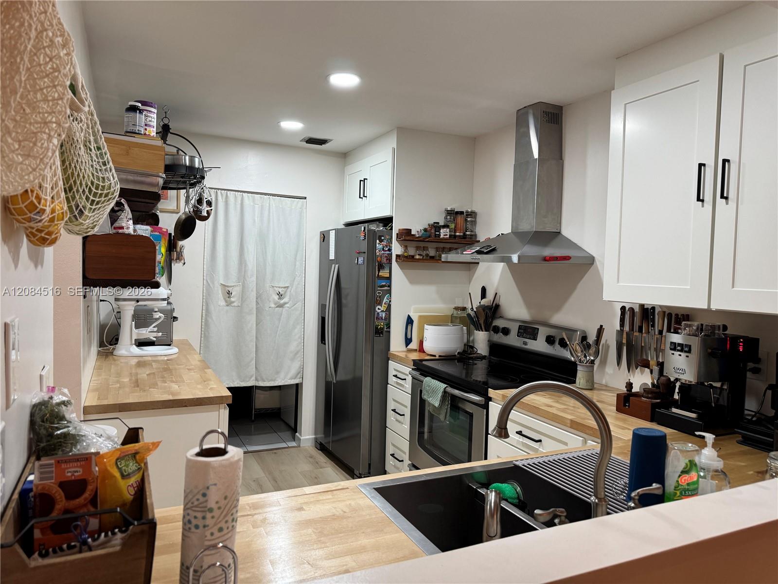 2308 N 37th Avenue Property Photo 1