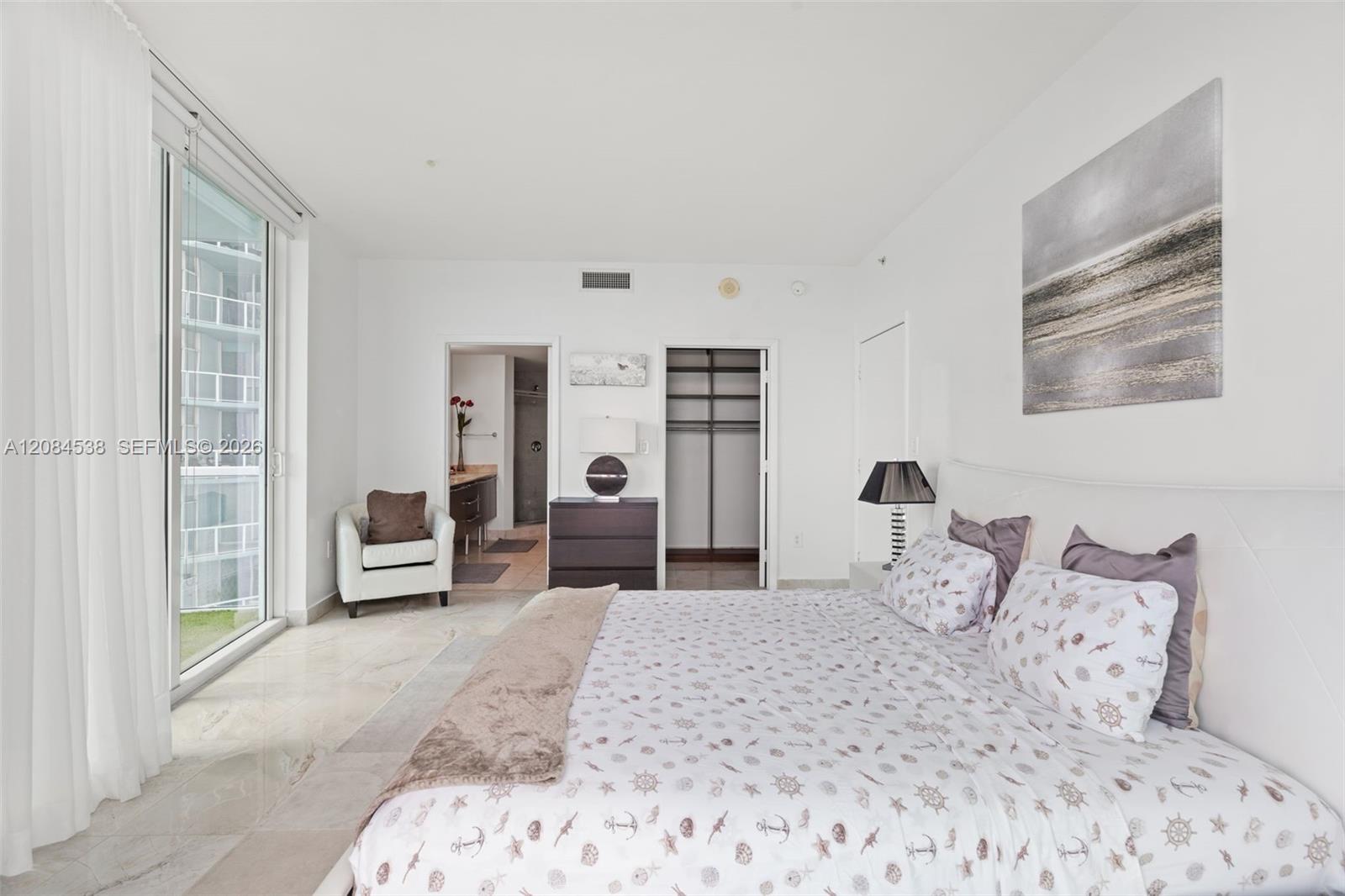 1900 N Bayshore Drive 3315 Property Photo 16