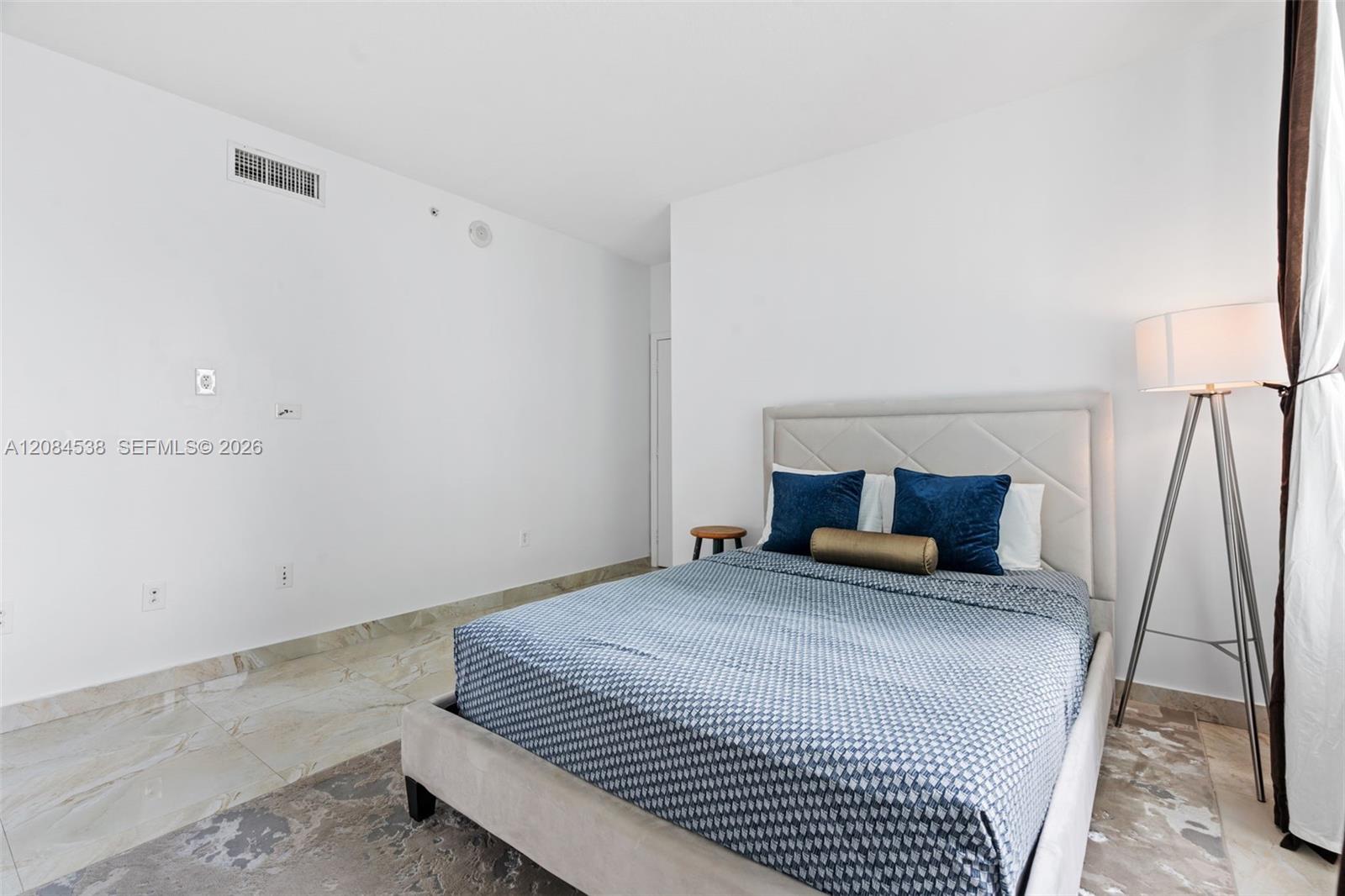 1900 N Bayshore Drive 3315 Property Photo 22
