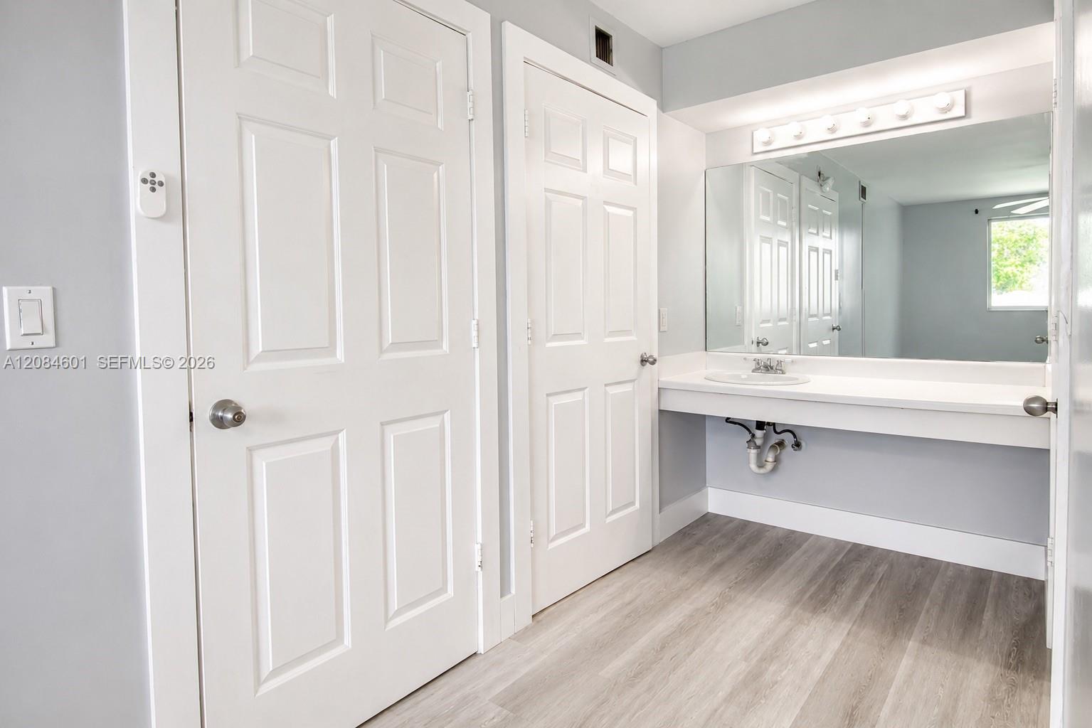 A12084601 Property Photo 11