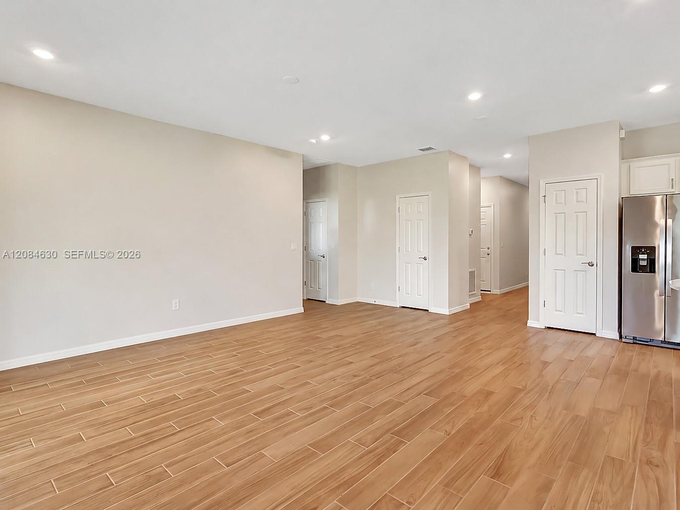 727 Se Boboli Way Property Photo 6