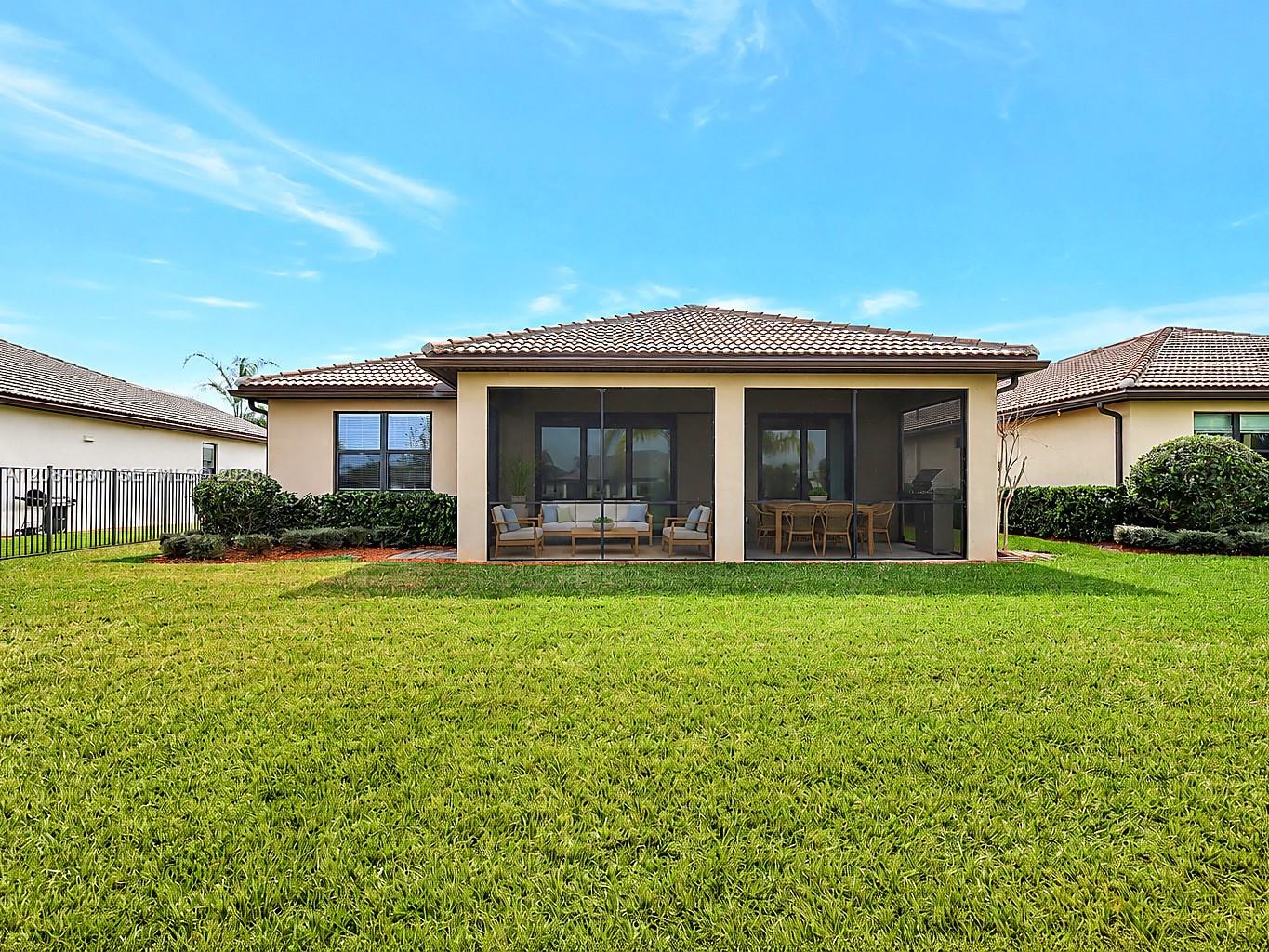 727 Se Boboli Way Property Photo 27