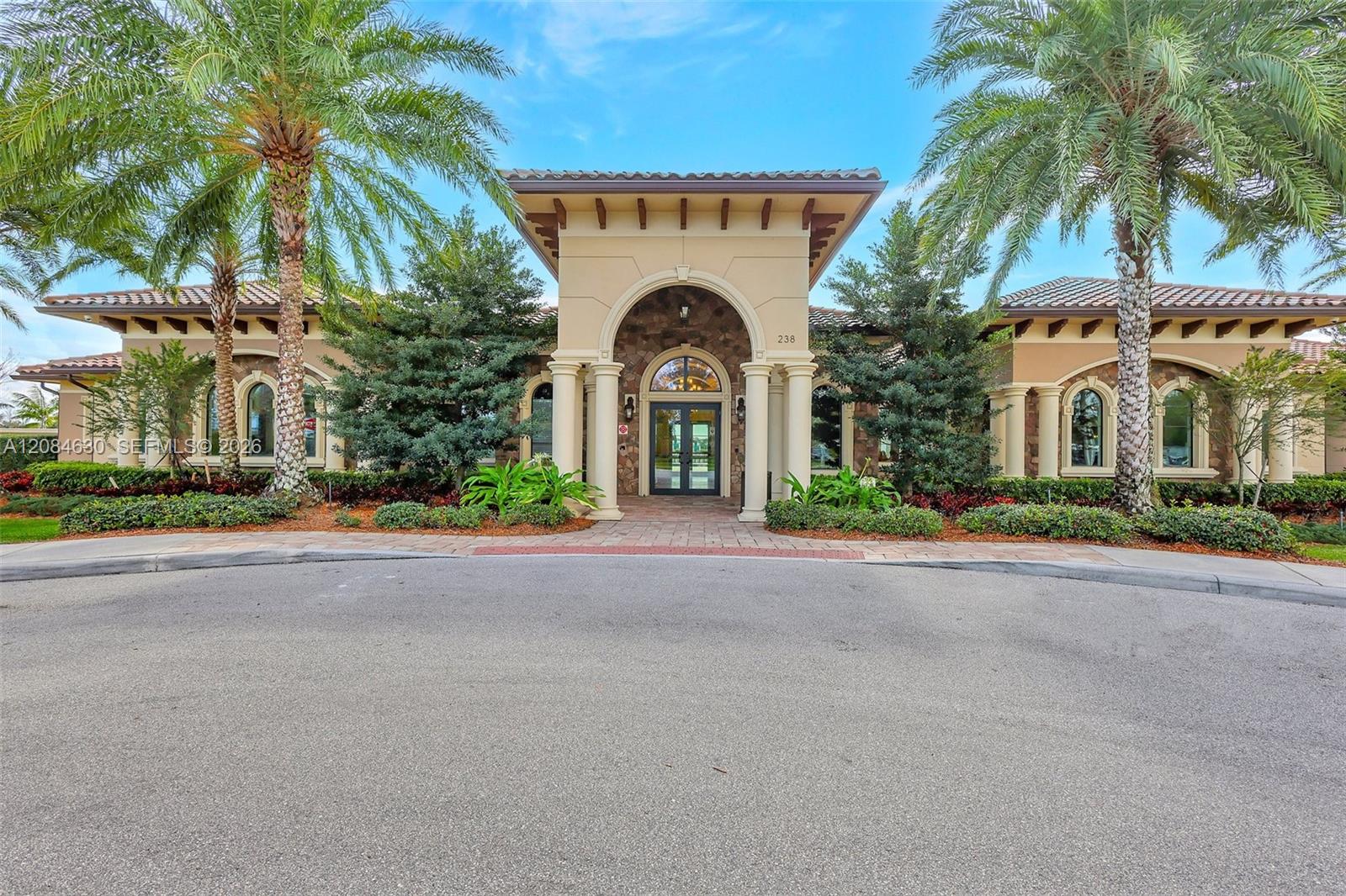 727 Se Boboli Way Property Photo 31