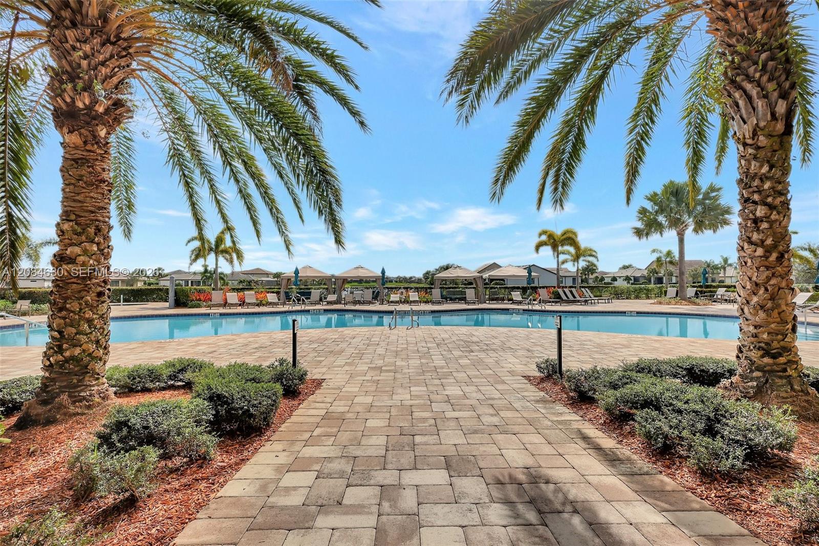 727 Se Boboli Way Property Photo 32
