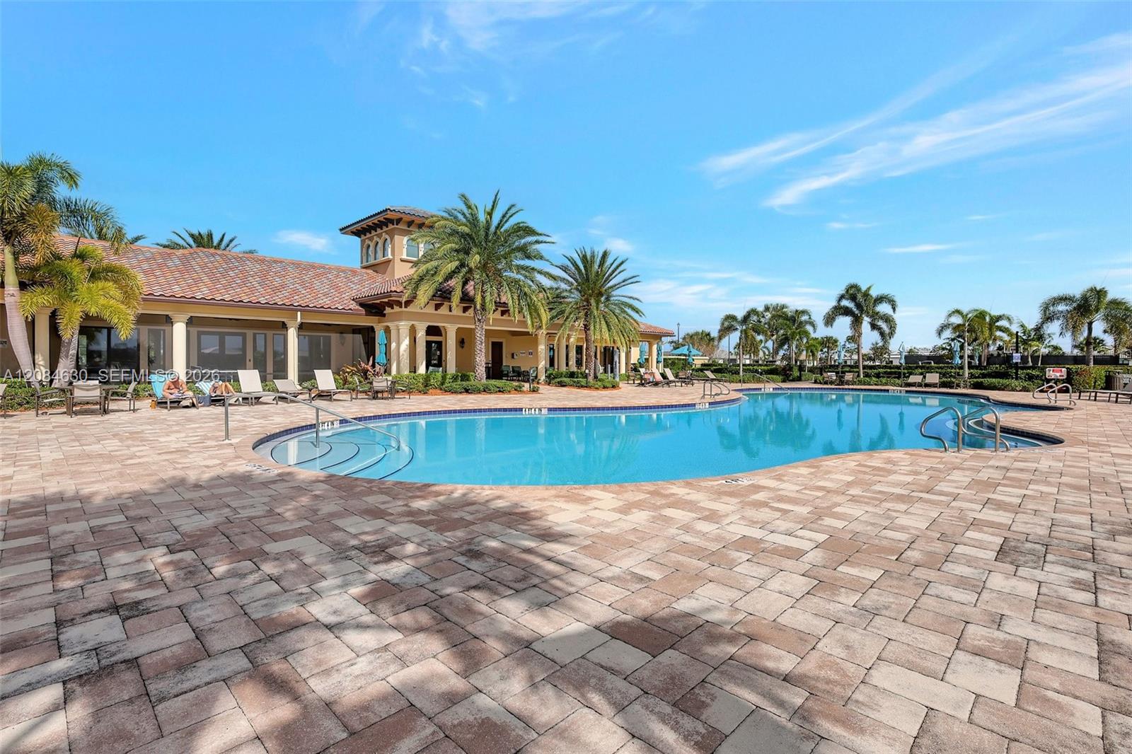 727 Se Boboli Way Property Photo 34