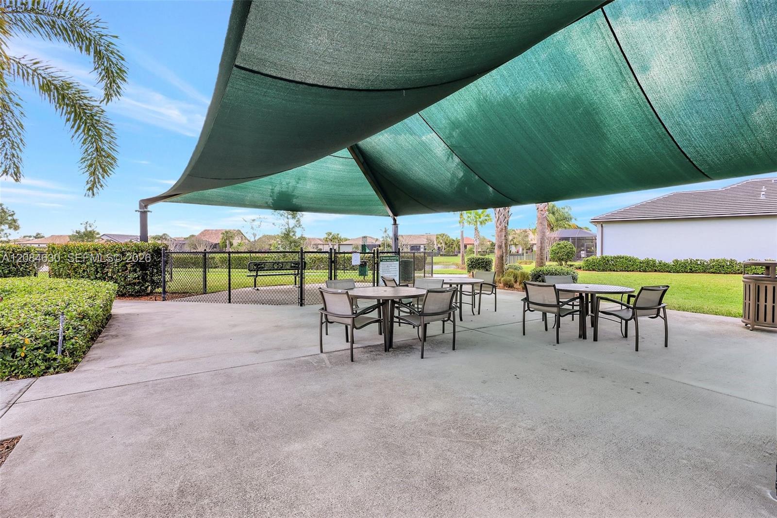 727 Se Boboli Way Property Photo 36