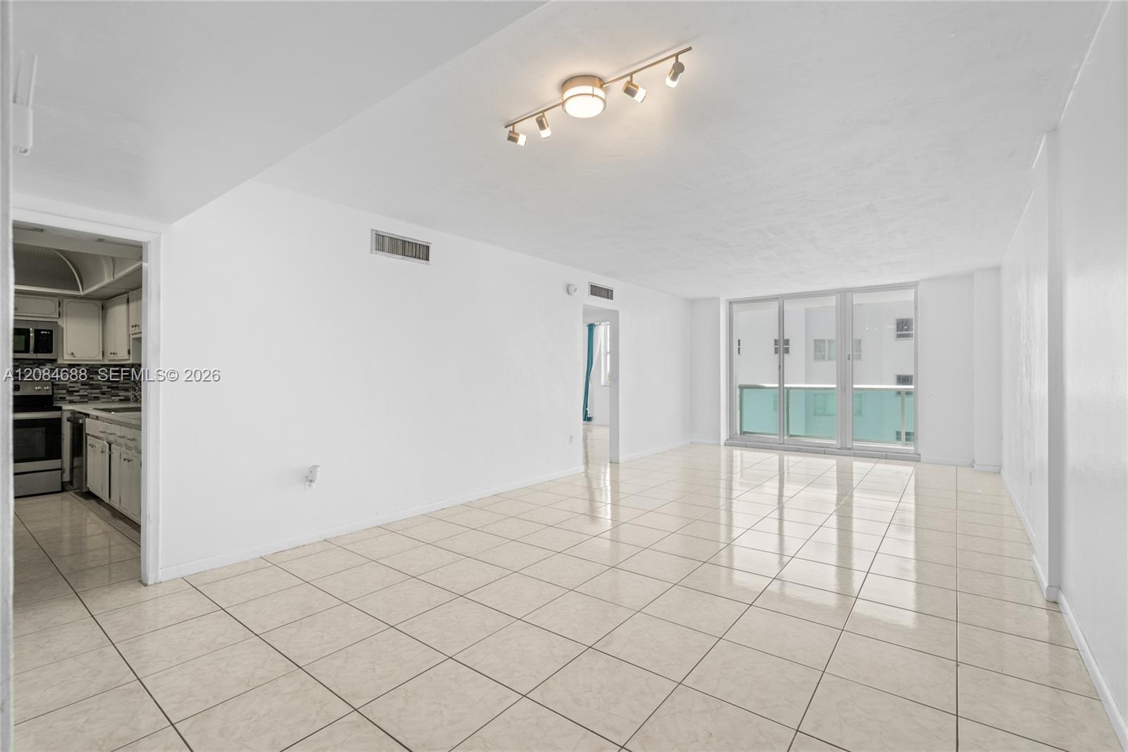 5001 Collins Avenue 5E