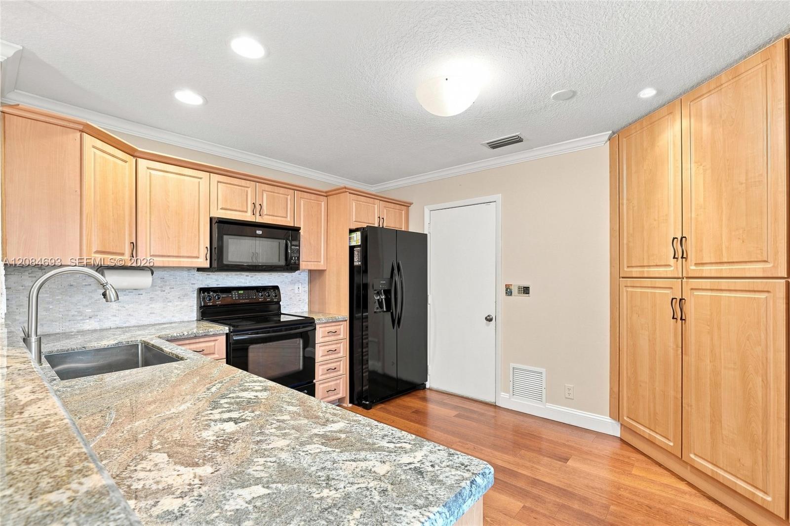 10922 Chandler Drive Property Photo 18