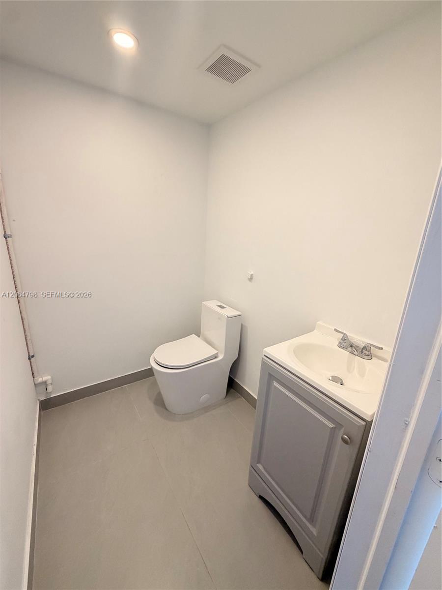 1899 Nw 21st Street 8 Property Photo 5