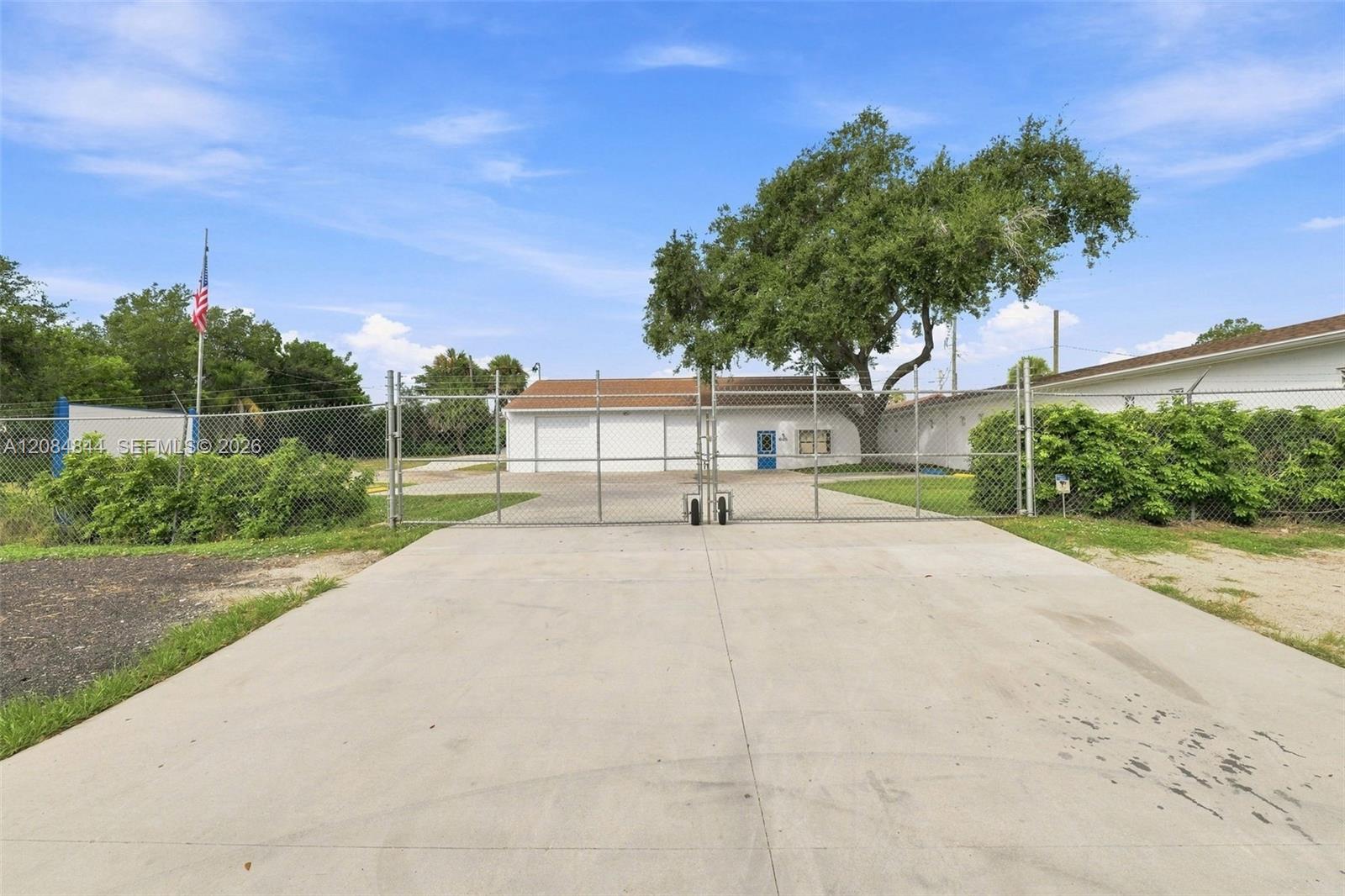 645 Old Dixie Highway Property Photo 8