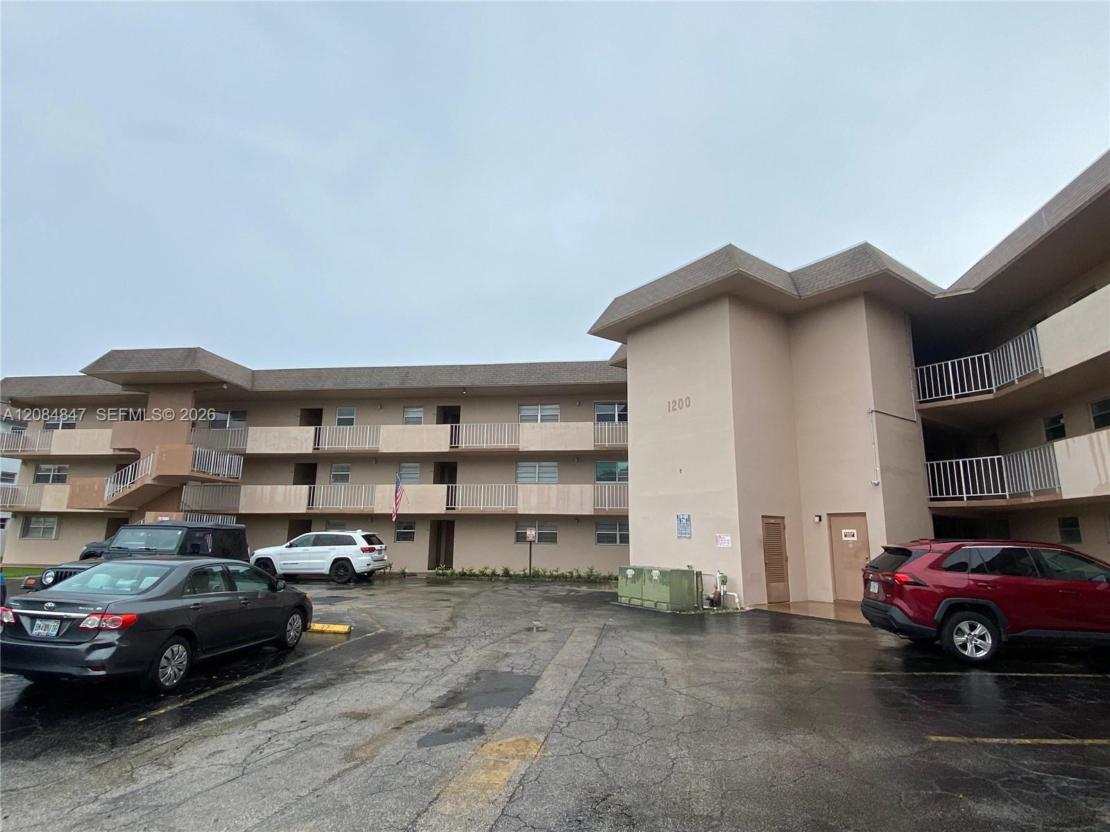 1200 Tallwood Avenue 102 Property Photo 1