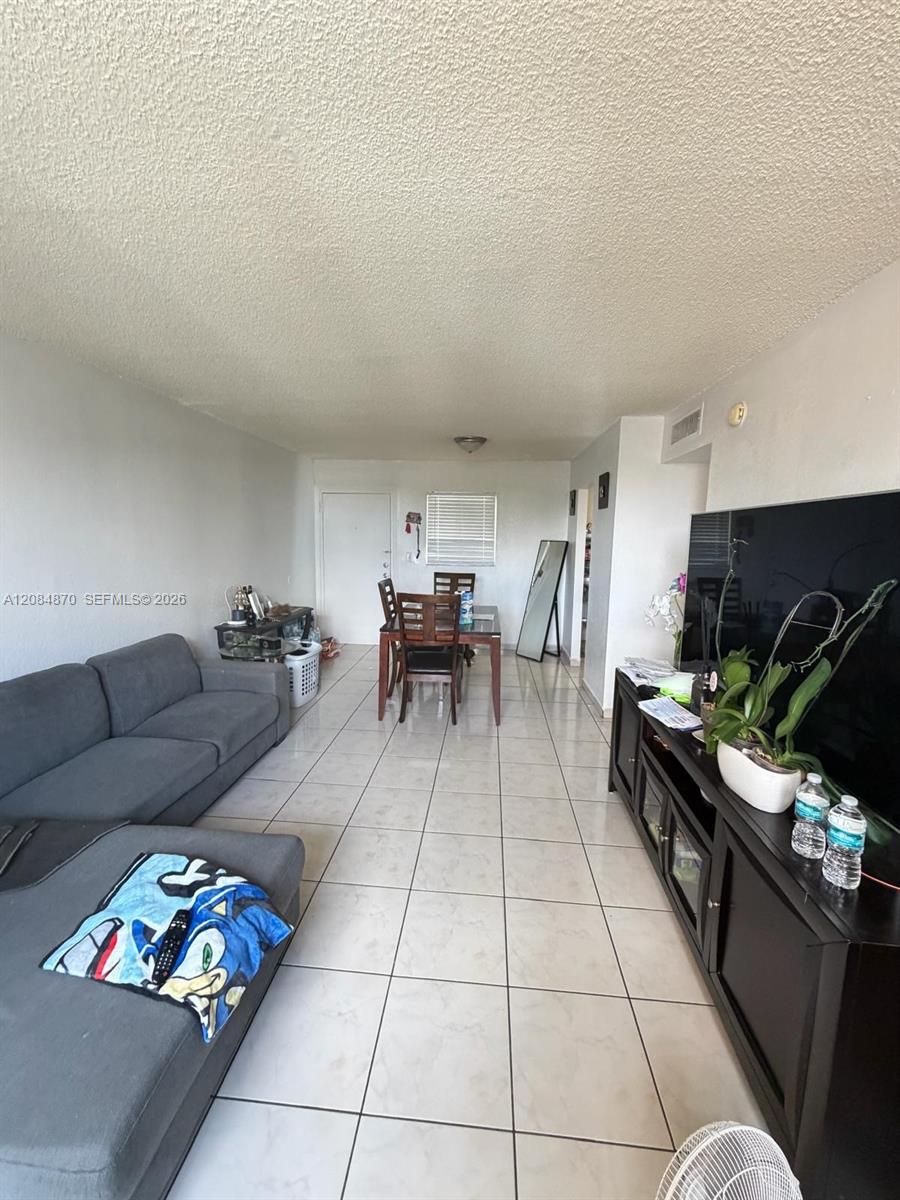 606 W 81st Street 202 Property Photo 1