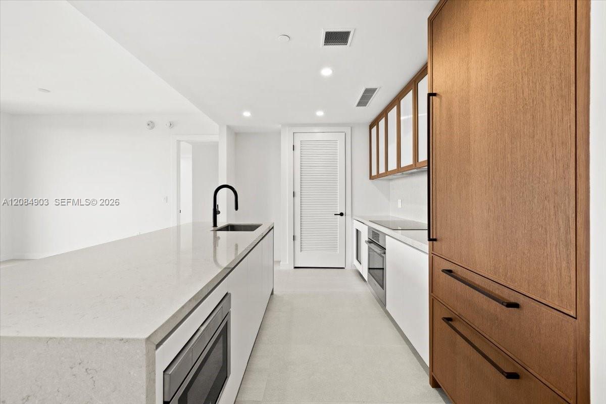 2200 Brickell Avenue 422 Property Photo 7