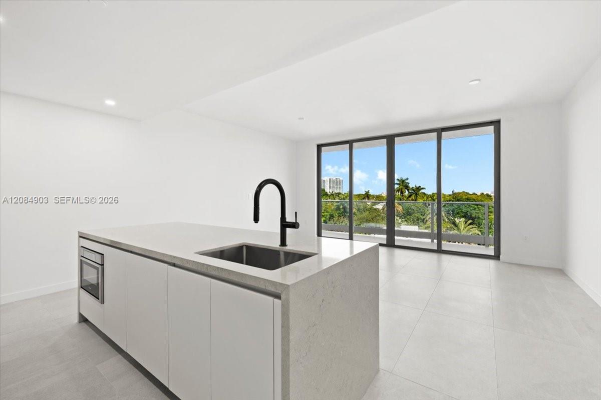 2200 Brickell Avenue 422 Property Photo 9