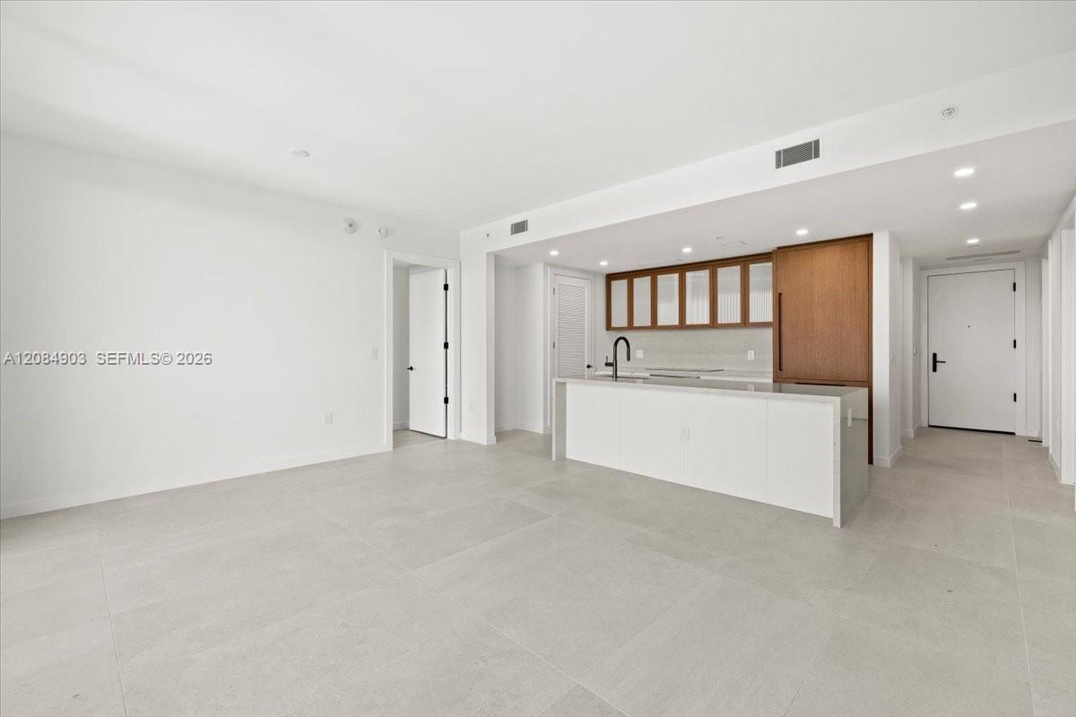 2200 Brickell Avenue 422 Property Photo 10