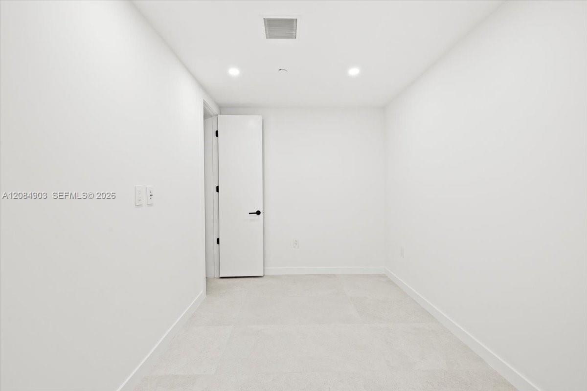 2200 Brickell Avenue 422 Property Photo 18
