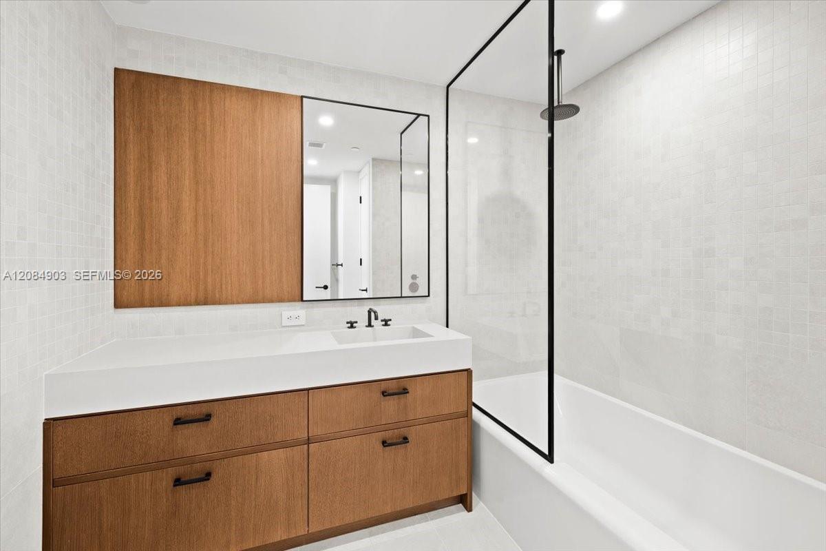 2200 Brickell Avenue 422 Property Photo 22