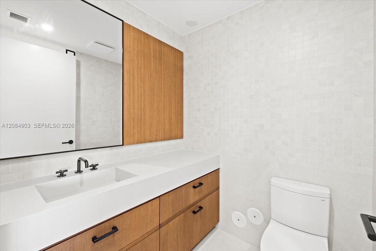 2200 Brickell Avenue 422 Property Photo 24