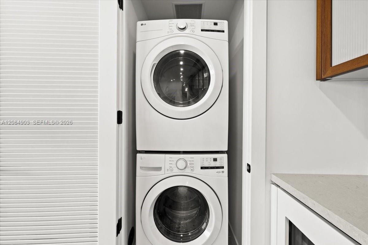 2200 Brickell Avenue 422 Property Photo 25