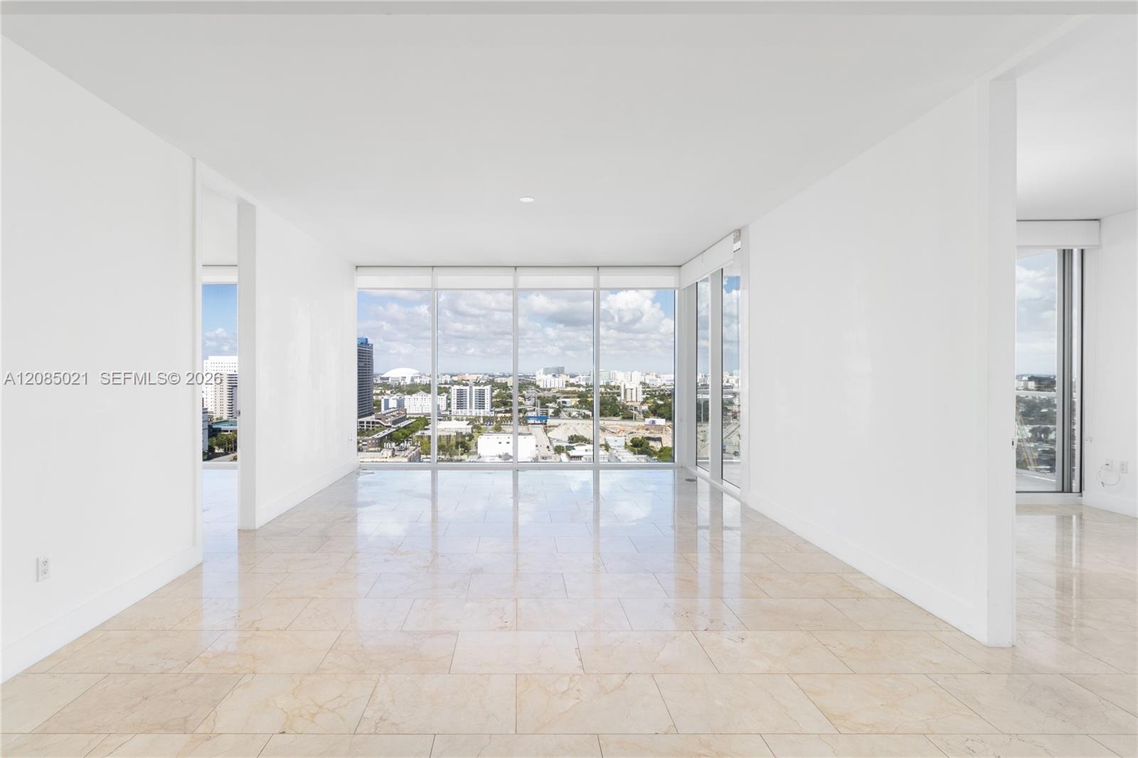 1040 Biscayne Boulevard 1806 Property Photo 1