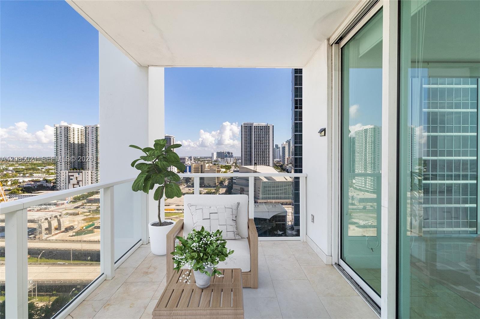 1040 Biscayne Boulevard 1806 Property Photo 17