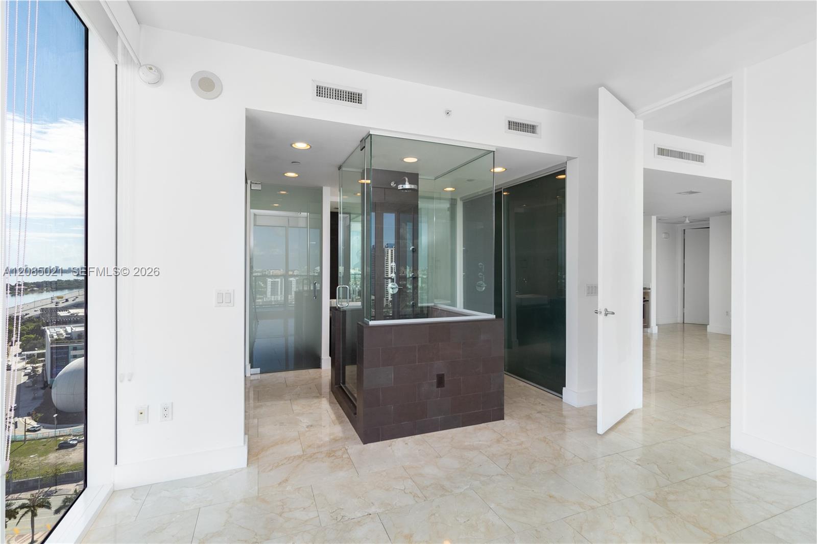1040 Biscayne Boulevard 1806 Property Photo 20