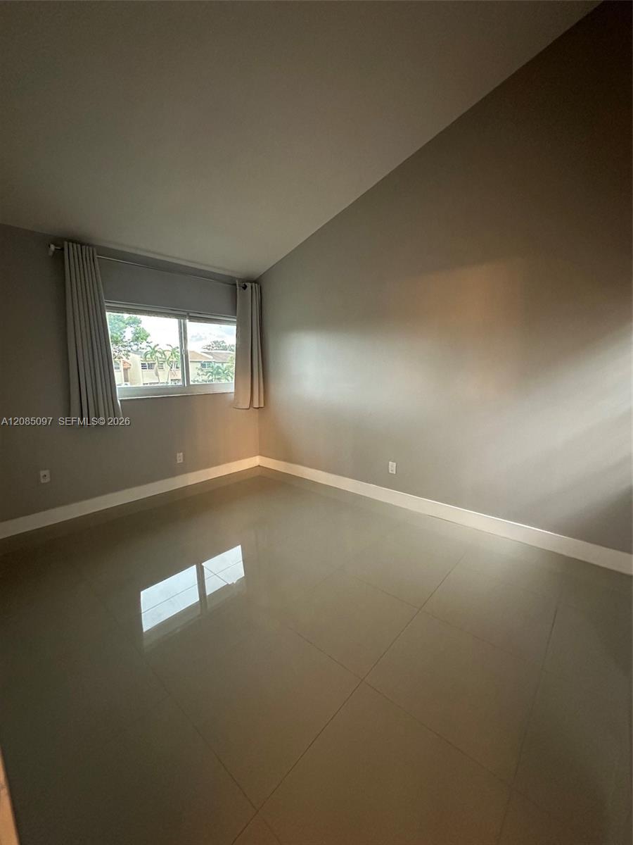 A12085097 Property Photo 31