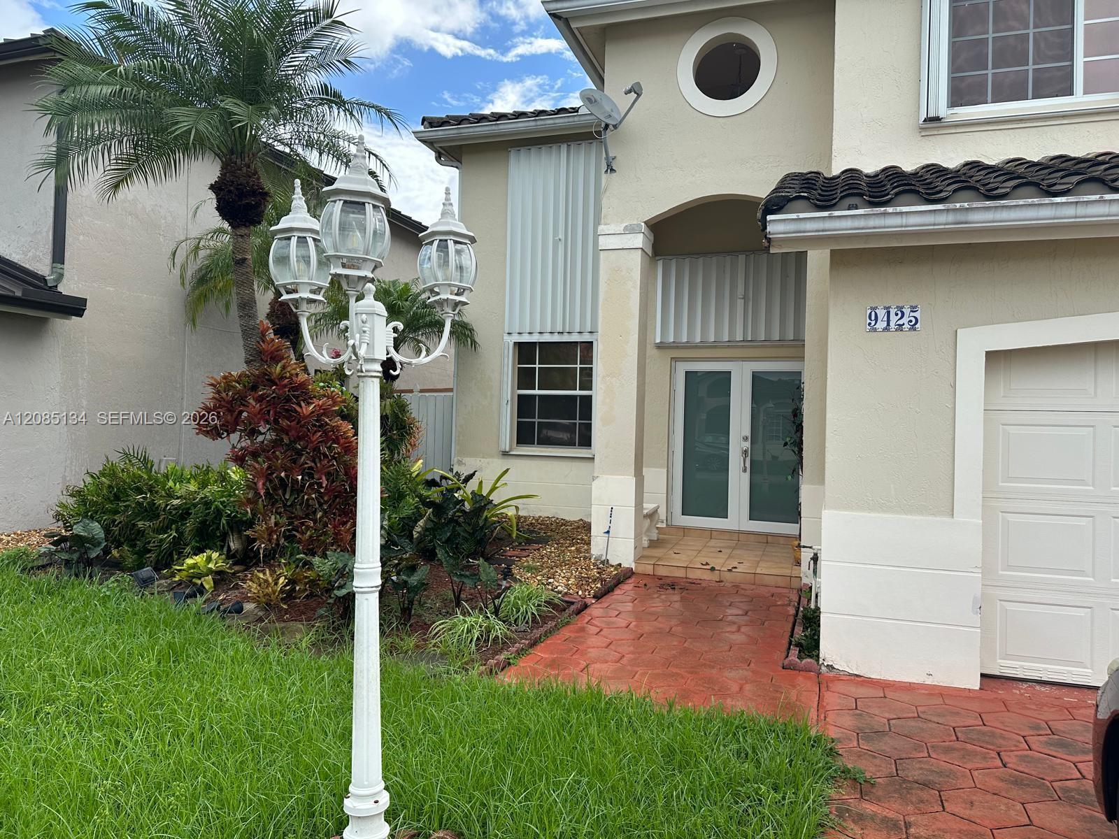 9425 SW 155th Avenue Property Photo 1