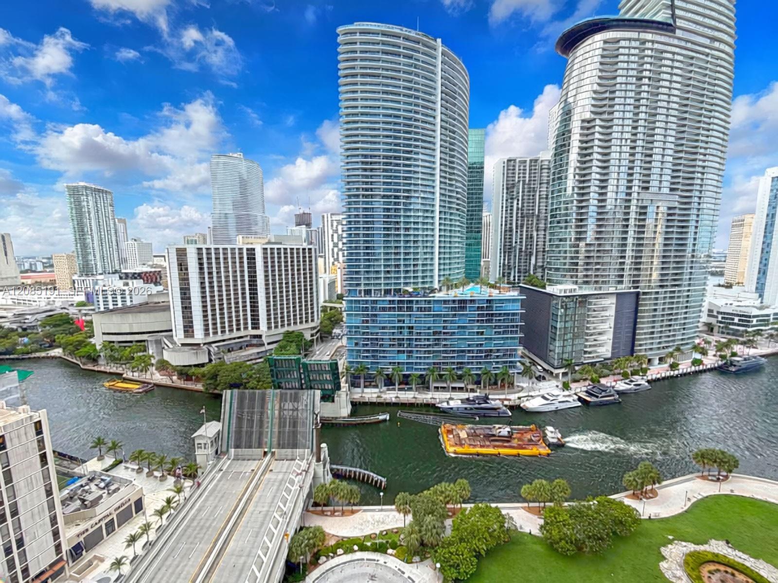 485 Brickell Avenue 2303 Property Photo 3