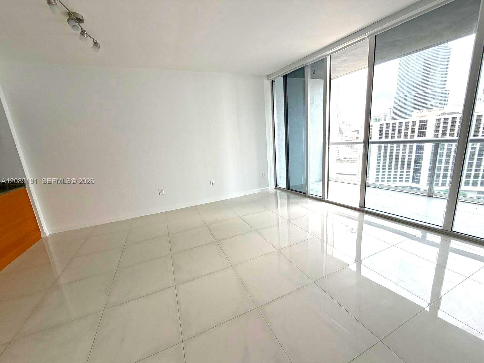 485 Brickell Avenue 2303 Property Photo 6