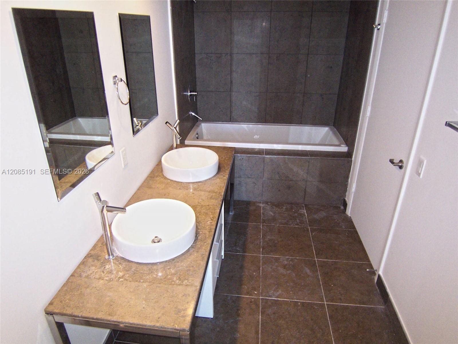 485 Brickell Avenue 2303 Property Photo 12